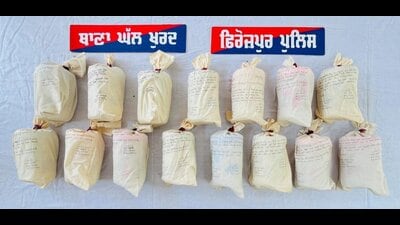Packets of heroin recovered from the accused (HT )
