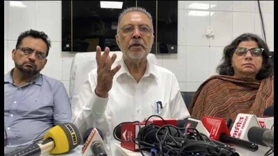 Punjab health and family welfare minister Dr Balbir Singh addressing mediapersons at Khanna hospital. (HT Photo) Punjab health and family welfare minister Dr Balbir Singh addressing mediapersons at Khanna hospital. (HT Photo)
