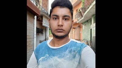 The victim, Sarabjit Singh, a resident of Balongi, was headed to work when the attack took place, said Mohali police. (HT)