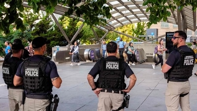 The lawsuit says New York City's policies violate the supremacy clause of the Constitution by interfering with the enforcement of federal law. (Getty Images via AFP) The lawsuit says New York City's policies violate the supremacy clause of the Constitution by interfering with the enforcement of federal law. (Getty Images via AFP)