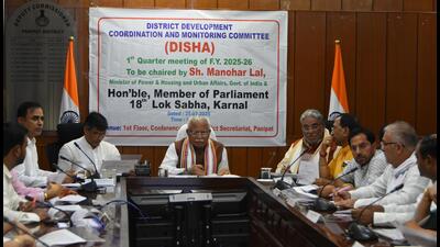 Union power minister Manohar Lal Khattar during a meeting in Panipat on Friday. (HT Photo)