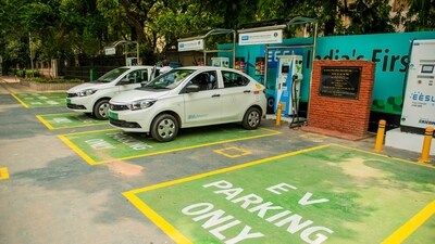 Delhi and India more broadly need structural policies that accelerate the transition to clean electric vehicles (EVs). (Shutterstock)
