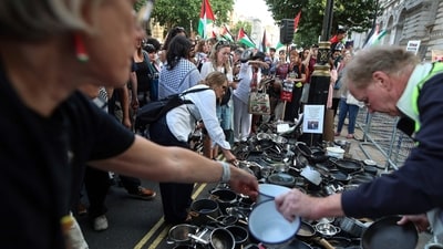 Protesters lay cooking pots outside of Downing Street gates, in central London, on July 25, 2025, during a demonstration called by the Palestine Solidarity Campaign group to protest against the ongoing food shortages in the Gaza Strip. More than 220 British MPs, including dozens from the ruling Labour party, demanded on July 25, 2025 that the UK government formally recognise a Palestinian state, further increasing pressure on Britain's Prime Minister Keir Starmer. (AFP)