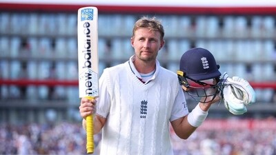 Joe Root acknowledges fans as he walks off after scoring 150 against India. (HT_PRINT) Joe Root acknowledges fans as he walks off after scoring 150 against India. (HT_PRINT)