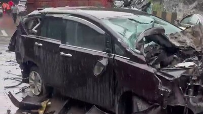 A video of the accident was also shared on X showing a massive pile-up on the Mumbai Pune expressway with over a dozen cars involved in the accident. (X) A video of the accident was also shared on X showing a massive pile-up on the Mumbai Pune expressway with over a dozen cars involved in the accident. (X)