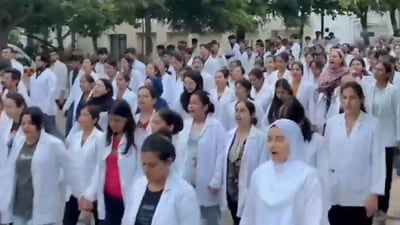 Students from the college staged a protest demanding action and accusing the administration of indulging in unfair practices. (X) Students from the college staged a protest demanding action and accusing the administration of indulging in unfair practices. (X)