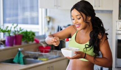 Surgeon highlights dangers of eating too quickly for gut health. (Freepik) Surgeon highlights dangers of eating too quickly for gut health. (Freepik)