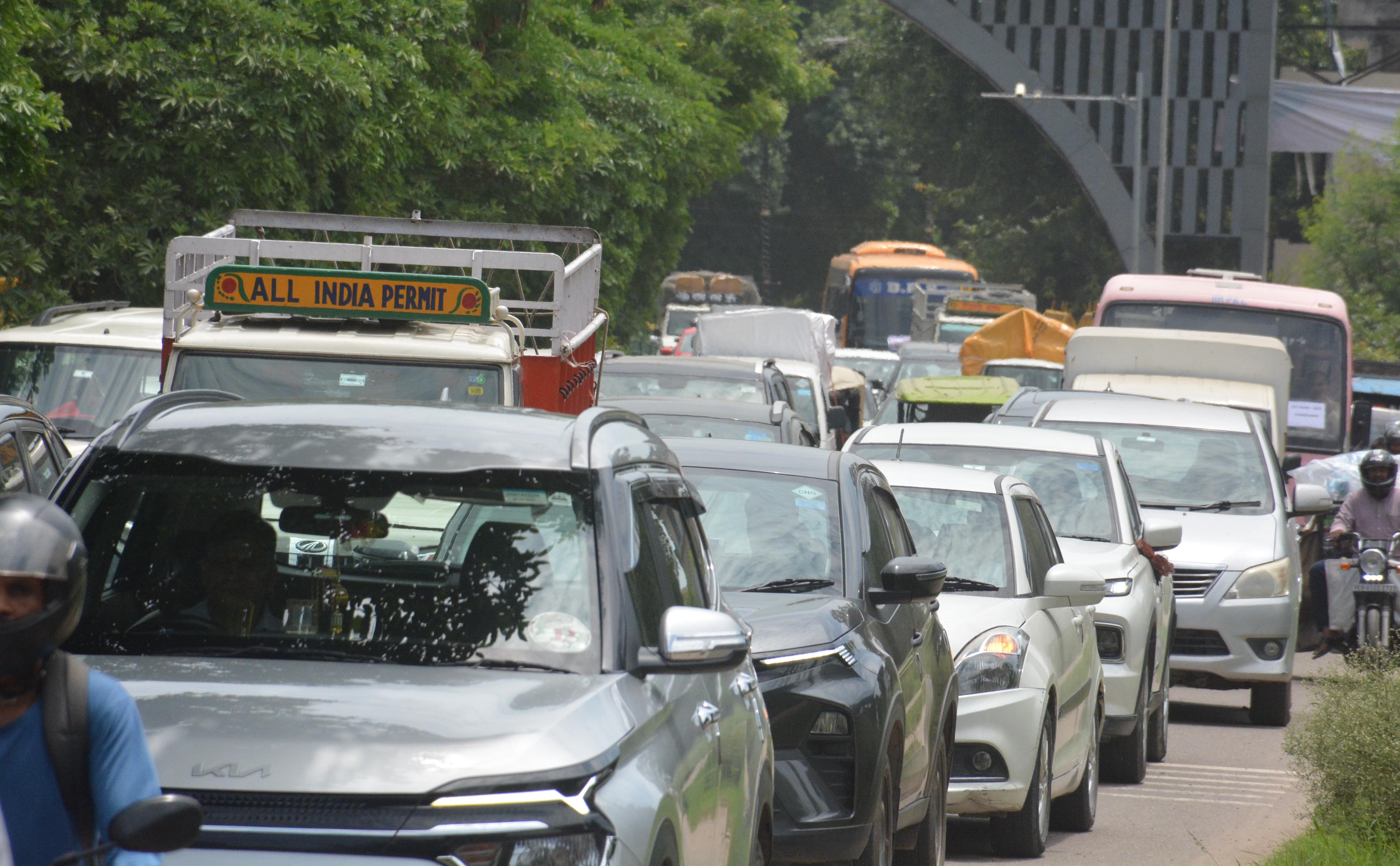 Vehicles stuck in a traffic jam outside a CET exam centre in Panchkula. (Sant Arora/HT) Vehicles stuck in a traffic jam outside a CET exam centre in Panchkula. (Sant Arora/HT)