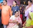 Delhi chief minister Rekha Gupta at the “faatak wali jhuggi” near the railway crossing in Shalimar Bagh on Sunday. (HT Photo) Delhi chief minister Rekha Gupta at the “faatak wali jhuggi” near the railway crossing in Shalimar Bagh on Sunday. (HT Photo)