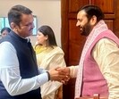 Maharashtra chief minister Devendra Fadnavis meets Haryana chief minister Nayab Singh Saini in New Delhi on Friday. (Sourced) Maharashtra chief minister Devendra Fadnavis meets Haryana chief minister Nayab Singh Saini in New Delhi on Friday. (Sourced)