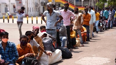A survey of 338 migrant workers found that only 29% submitted documents from the EC’s list, while 45% gave Aadhaar or voter ID, which weren’t required. (File) (Bachchan Kumar/HT Photo)