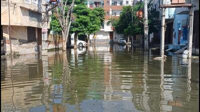 An inundated street in Rajendra Park, Sector 105. (HT Photo) An inundated street in Rajendra Park, Sector 105. (HT Photo)