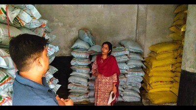 Officials at the fertiliser supply centre in Soraon area of Prayagraj (HT PHOTO) Officials at the fertiliser supply centre in Soraon area of Prayagraj (HT PHOTO)