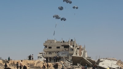 A military transport aircraft drops humanitarian aid over the northern Gaza Strip, on July 27, 2025. (AFP) A military transport aircraft drops humanitarian aid over the northern Gaza Strip, on July 27, 2025. (AFP)