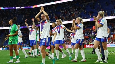 Soccer Football - UEFA Women's Euro 2025 - Final - England v Spain - St. Jakob-Park, Basel, Switzerland - July 27, 2025 England's Ella Toone with teammates celebrate after winning the UEFA Women's Euro 2025 REUTERS/Bernadett Szabo (REUTERS)