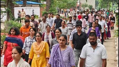 The Haryana government provided free home-to-centre transportation for 53 differently-abled candidates in Panchkula district. (HT Photo)