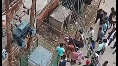 The boy died after accidentally coming in contact with a high-voltage transformer in Phool Bagh area of Lucknow’s Qaiserbagh. (HT photo) The boy died after accidentally coming in contact with a high-voltage transformer in Phool Bagh area of Lucknow’s Qaiserbagh. (HT photo)