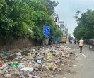 Garbage on Khandsa Road in Gurugram Sector 11 on Friday. (Parveen Kumar/HT photo)