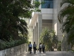 Office goers in Mumbai.