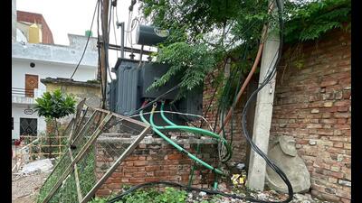 An ‘exposed’ transformer in Lucknow’s Trivenihanj area.Gaps in safety measures, such as missing mesh covers or broken gates, have left many transformers dangerously accessible, particularly to children. (Deepak Gupta/Ht Photo)