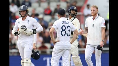 England's captain Ben Stokes (R) gestures to shake hands for a draw but is ignored on day five of the fourth Test between India and England. (AFP) England's captain Ben Stokes (R) gestures to shake hands for a draw but is ignored on day five of the fourth Test between India and England. (AFP)