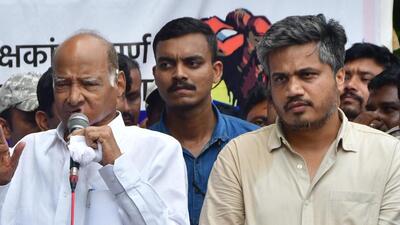Mumbai, India – 09, July 2025: NCP (SP) President Sharad Pawar, NCP (SP) leader Naresh Lanke and NCP (SP) leader Rohit Pawar at Azad Maidan, urging the state cabinet to release pending financial aid for teachers , in Mumbai, India, on Wednesday, July 09, 2025. (Photo by Bhushan Koyande/HT Photo)