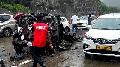 People injured in the Mumbai-Pune Expressway accident were taken to a private hospital in Navi Mumbai. (HT PHOTO)