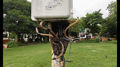 Open wires on a pole in a public park at Vivek Khand, Gomti Nagar, in Lucknow. (Deepak Gupta/HT Photo) Open wires on a pole in a public park at Vivek Khand, Gomti Nagar, in Lucknow. (Deepak Gupta/HT Photo)