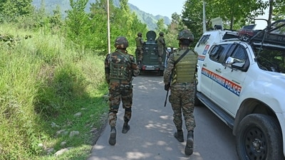 As operation Mahadev began, teams from the Central Reserve Police Force (CRPF) and Jammu & Kashmir Police, were seen containing the area and eliminate remaining threats. (Waseem Andrabi /Hindustan Times) As operation Mahadev began, teams from the Central Reserve Police Force (CRPF) and Jammu & Kashmir Police, were seen containing the area and eliminate remaining threats. (Waseem Andrabi /Hindustan Times)