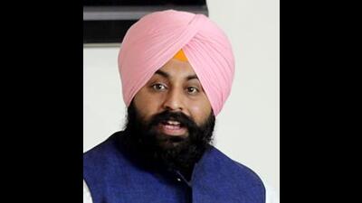 The Punjab government will roll out a drug prevention curriculum for students of Classes IX to XII in all government schools from August 1 as part of the 3rd phase of the ongoing “Yudh Nashian Virudh” drive, announced school education minister Harjot Singh Bains. (HT File)