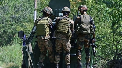 The security forces engaged the three men in an intense gunfight, eventually killing the heavily armed terrorists. (Waseem Andrabi/HT) The security forces engaged the three men in an intense gunfight, eventually killing the heavily armed terrorists. (Waseem Andrabi/HT)