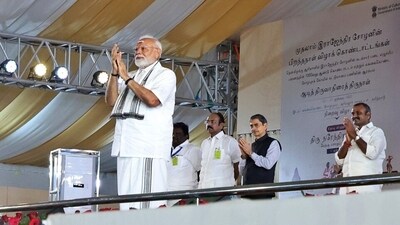 After his visit to the UK and Maldives, Prime Minister Narendra Modi landed in Tamil Nadu where he took part in the valedictory celebrations of the Aadi Thiruvathirai festival (DPR PMO) After his visit to the UK and Maldives, Prime Minister Narendra Modi landed in Tamil Nadu where he took part in the valedictory celebrations of the Aadi Thiruvathirai festival (DPR PMO)