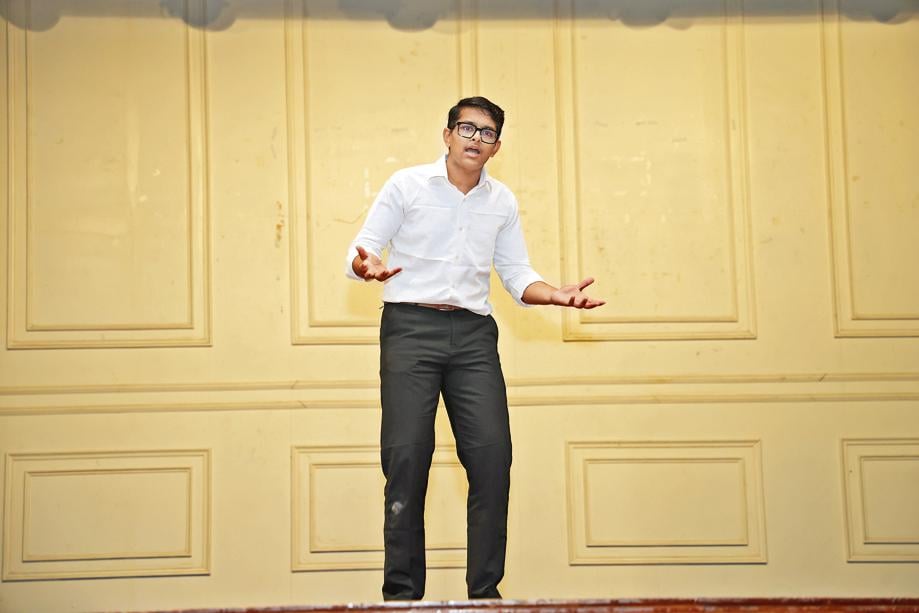Ujjwal Shrivastava, a resident of Delhi, delivered a powerful impromptu performance. (Photo: Manoj Verma/HT) Ujjwal Shrivastava, a resident of Delhi, delivered a powerful impromptu performance. (Photo: Manoj Verma/HT)