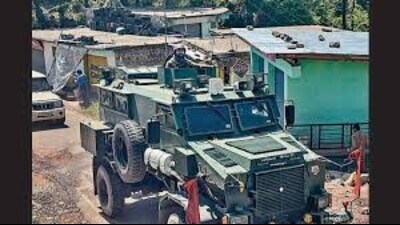 An alert has also been declared along Jammu-Pathankot national highway in view of the ongoing Amarnath Yatra, though the footfall has decreased significantly for the past over 20 days. (HT representative)