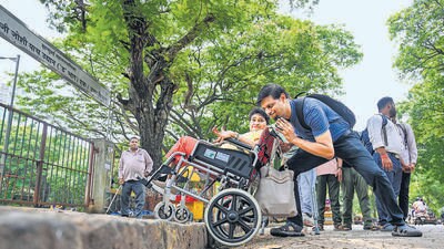 Mumbai, India. July 18, 2025: Persons with disabilities and Access to Hope NGO conduct a disability audit at Five Gardens in Matunga, Mumbai, India. July 18, 2025. (Photo by Raju Shinde/ HTPhoto) (Raju Shinde) Mumbai, India. July 18, 2025: Persons with disabilities and Access to Hope NGO conduct a disability audit at Five Gardens in Matunga, Mumbai, India. July 18, 2025. (Photo by Raju Shinde/ HTPhoto) (Raju Shinde)