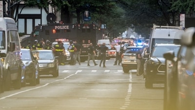 New York Police Department (NYPD) officers respond to the scene of a shooting at 345 Park Ave. in New York, US, on Monday, July 28, 2025. (Bloomberg) New York Police Department (NYPD) officers respond to the scene of a shooting at 345 Park Ave. in New York, US, on Monday, July 28, 2025. (Bloomberg)