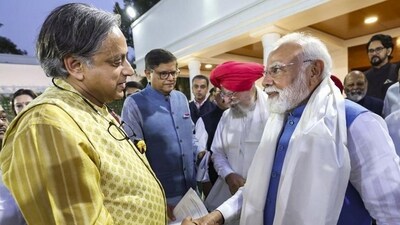 Prime Minister Narendra Modi greets Congress MP Shashi Tharoor (HT_PRINT/File Photo) Prime Minister Narendra Modi greets Congress MP Shashi Tharoor (HT_PRINT/File Photo)