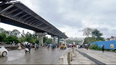 The PMC began construction of this road after acquiring a key land parcel at survey number 1/2 B belonging to one Sanjay Gugale that had been a major barrier for more than 28 years due to legal disputes. (MAHENDRA KOLHE/ HT) The PMC began construction of this road after acquiring a key land parcel at survey number 1/2 B belonging to one Sanjay Gugale that had been a major barrier for more than 28 years due to legal disputes. (MAHENDRA KOLHE/ HT)