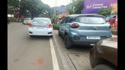 The majority of these included double parking (1,284 cases) and parking in no-parking zones (1,279 cases). (MAHENDRA KOLHE/ HT)