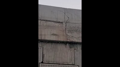 The order stated that the committee has been asked to conduct a detailed technical inspection of the flyover to assess the nature, extent and causes of the cracks. (HT Photo) The order stated that the committee has been asked to conduct a detailed technical inspection of the flyover to assess the nature, extent and causes of the cracks. (HT Photo)