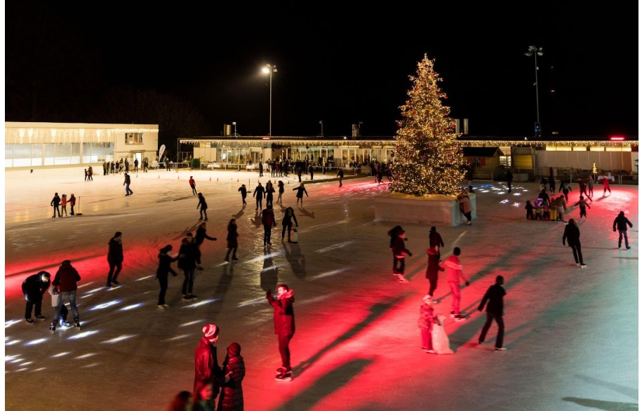 Skate outdoors amid Zurich’s festive holiday lights. Skate outdoors amid Zurich’s festive holiday lights.