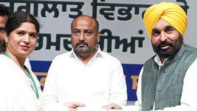 CM Bhagwant Mann handing over a job letter to an employee of forest department whose services have been regularised (Sourced) CM Bhagwant Mann handing over a job letter to an employee of forest department whose services have been regularised (Sourced)
