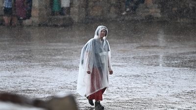 Various parts of Delhi, including south, southeast , central witnessed rain today, with more showers expected in the coming hours. (Hindustan Times) Various parts of Delhi, including south, southeast , central witnessed rain today, with more showers expected in the coming hours. (Hindustan Times)