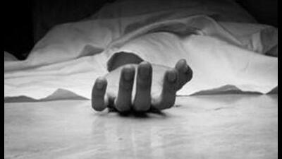 Health department officials in Palwal civil hospital allegedly handed over wrong bodies to families of two Meerut-based traders after autopsy. (HT PHOTO) Health department officials in Palwal civil hospital allegedly handed over wrong bodies to families of two Meerut-based traders after autopsy. (HT PHOTO)