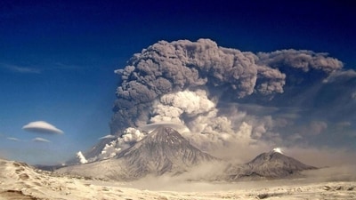Just hours after the quake, the Klyuchevskoy volcano roared to life. (X/@YassSmith) Just hours after the quake, the Klyuchevskoy volcano roared to life. (X/@YassSmith)