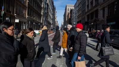 Trump hailed the GDP number in a social media post as “WAY BETTER THAN EXPECTED” and renewed his call for Fed Chair Jerome Powell and his colleagues to lower interest rates (Bloomberg) Trump hailed the GDP number in a social media post as “WAY BETTER THAN EXPECTED” and renewed his call for Fed Chair Jerome Powell and his colleagues to lower interest rates (Bloomberg)