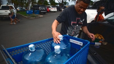 Washington state resident Poppy Mellon fills his car with jugs of water in preparation for the tsunami threat at the Kapolei Walmart, Hawaii, Tuesday, July 29, 2025. (AP photo/Michelle Bir) (AP) Washington state resident Poppy Mellon fills his car with jugs of water in preparation for the tsunami threat at the Kapolei Walmart, Hawaii, Tuesday, July 29, 2025. (AP photo/Michelle Bir) (AP)