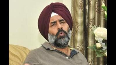 Pargat Singh, Jalandhar Cantt MLA said, “The Aam Aadmi Party (AAP) government cannot escape responsibility by merely suspending a few doctors”. (HT File) Pargat Singh, Jalandhar Cantt MLA said, “The Aam Aadmi Party (AAP) government cannot escape responsibility by merely suspending a few doctors”. (HT File)
