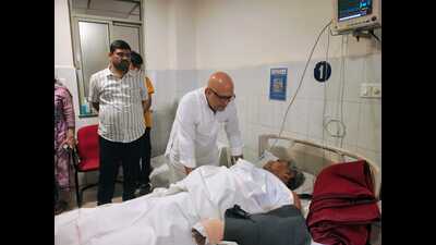 UPCC chief Ajay Rai visits Prof Murthy at BHU Trauma Centre in Varanasi on Wednesday (Sourced) UPCC chief Ajay Rai visits Prof Murthy at BHU Trauma Centre in Varanasi on Wednesday (Sourced)