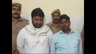 Accused Aftab Alam along with CHC staffer Mohd Khalid was arrested by Muzaffarnagar police (HT Photo) Accused Aftab Alam along with CHC staffer Mohd Khalid was arrested by Muzaffarnagar police (HT Photo)